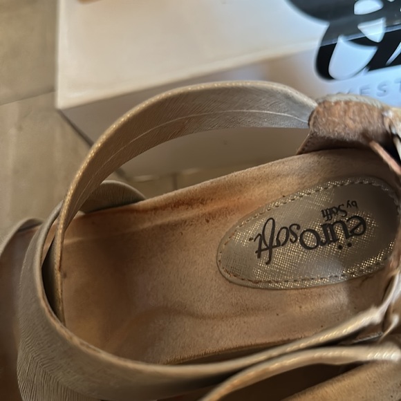 Söfft sandals in nude/gold/silver in size 8 - Picture 4 of 7